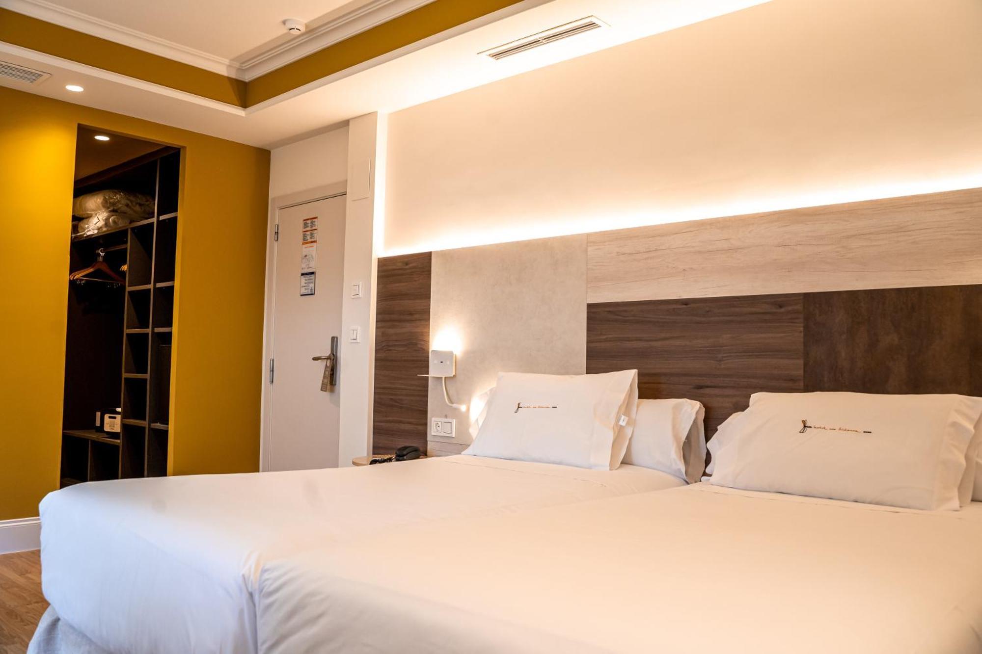 Hotel Rio Bidasoa Hondarribia Bagian luar foto